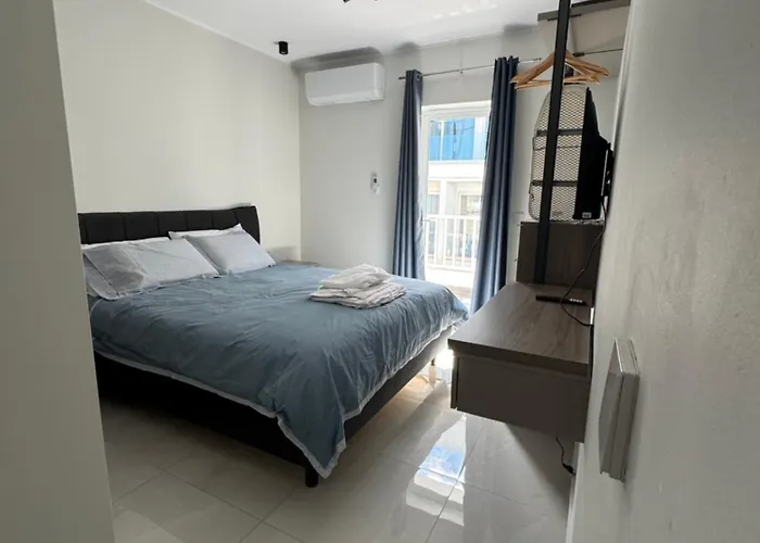 아파트 The Collective Is-Swieqi