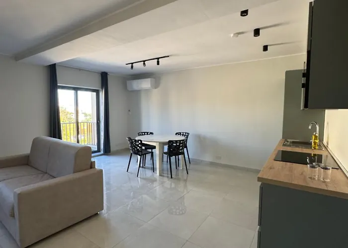 아파트 The Collective Is-Swieqi